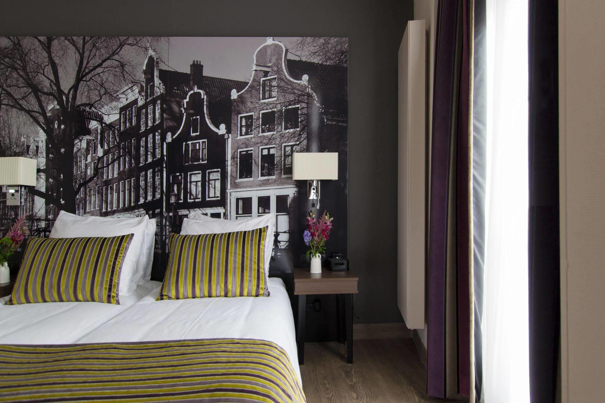 The Highlander Amsterdam Hotel Exterior photo